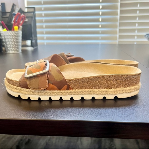 J/SLIDES Shoes - J/SLIDES Camo Sandals